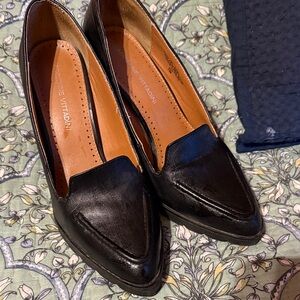 Adrienne Vittadini Black Pointed-Toe Leather Loafers